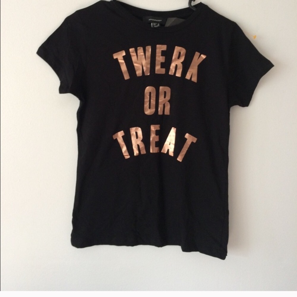 Atmosphere Halloween graphic t "Twerk or treat” 4